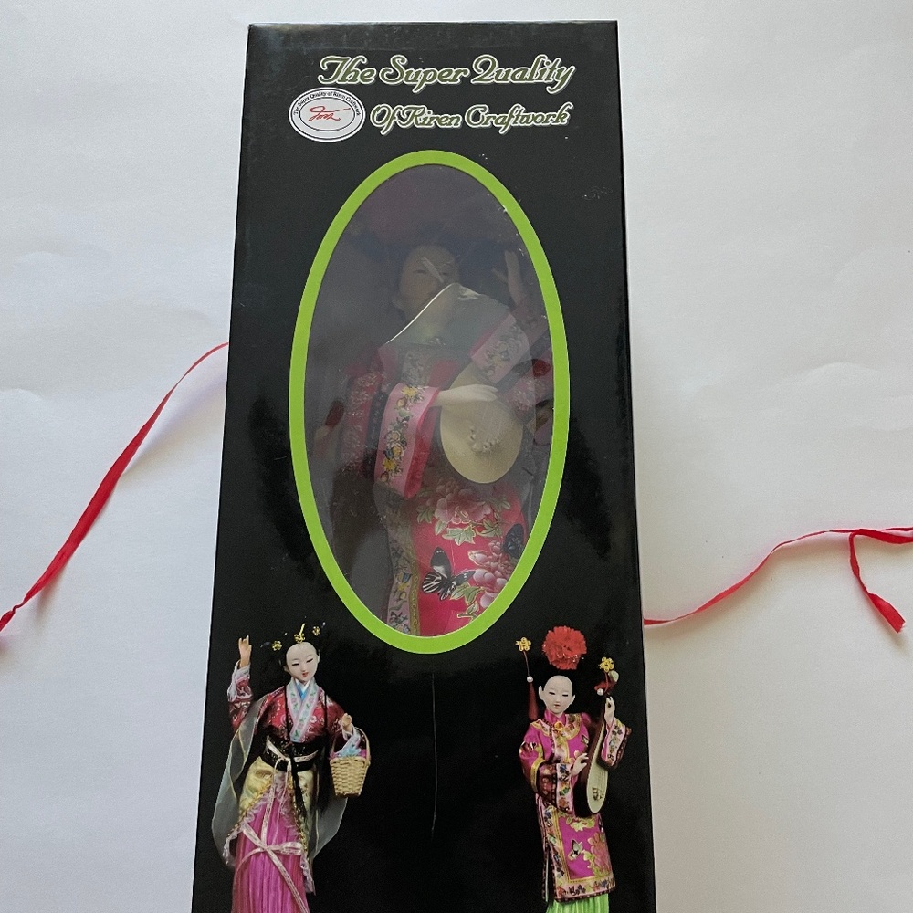 Japanese porcelain Geisha doll in original box , Riren craft work , 12.25 " tal